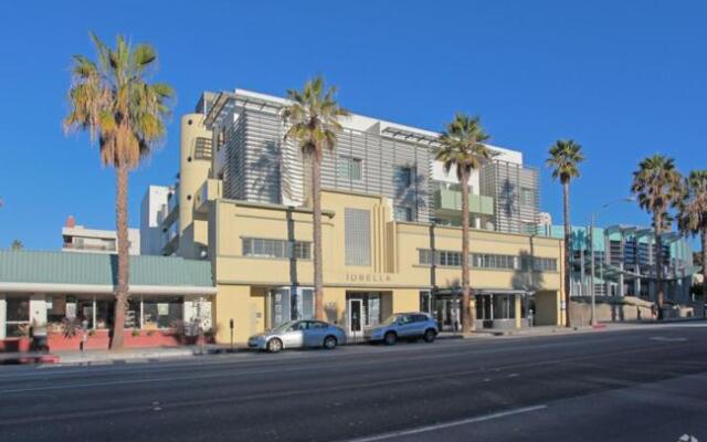 Modern Studio in Santa Monica