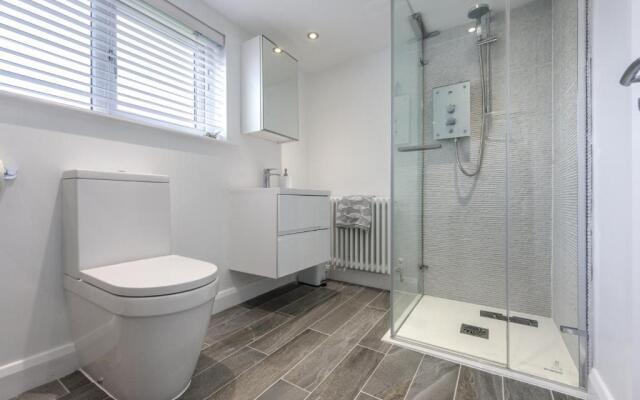 Bryn Rhosyn, 10 Cae Du