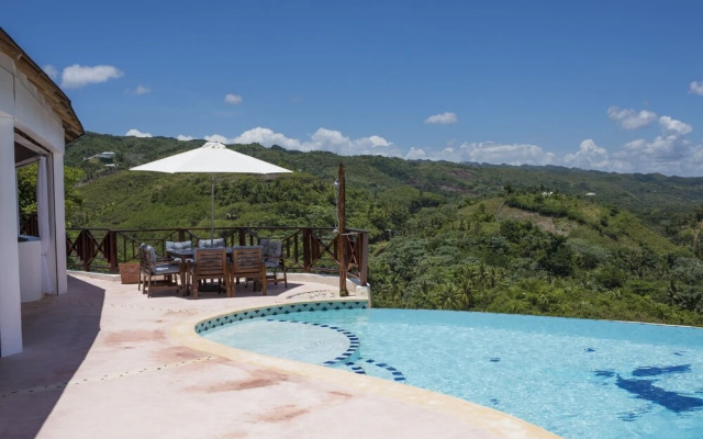 Villa Pina by Hostelsmates
