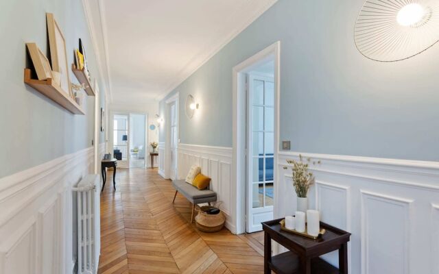 Luxury and Spacious Apartment in the Heart of Paris