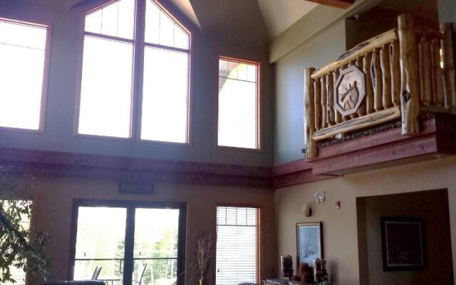 Elkwater Lake Lodge and Resort