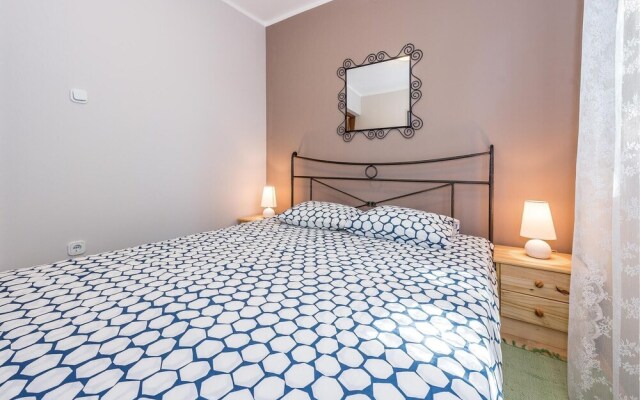 Awesome Apartment in Grebastica With 2 Bedrooms and Wifi