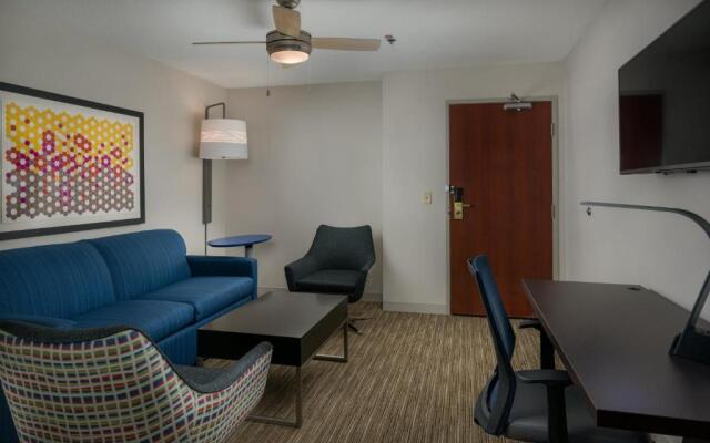 Holiday Inn Express & Suites Lawrence by IHG