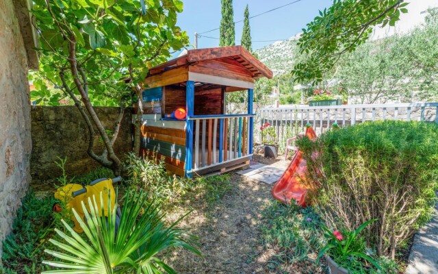 Nice Home in Starigrad With Wifi and 6 Bedrooms