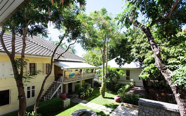 Baan Bayan Beachfront Hotel
