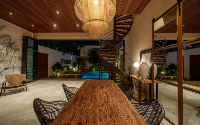 Luxury Private Loft, 2 BR, Canggu With Staff