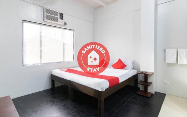 OYO 136 Regal Residences