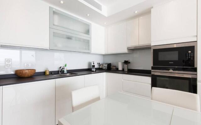 On la Croisette: luxe 2 bedrooms/ 2 baths
