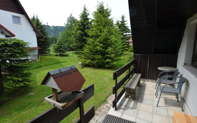 Nice holiday home with fireplace in the Ore Mountains only 500m from the chairlift