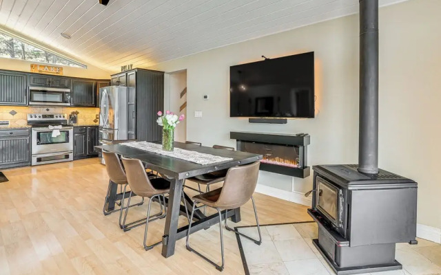 Lakefront Retreat w/ Kayaks, Paddle Boards & Deck!