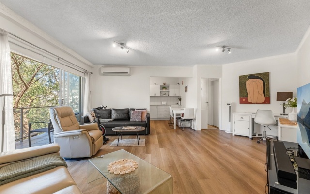 South Cronulla Apt Steps to Surf & Ocean Pools – Guest Rooms – Sydney