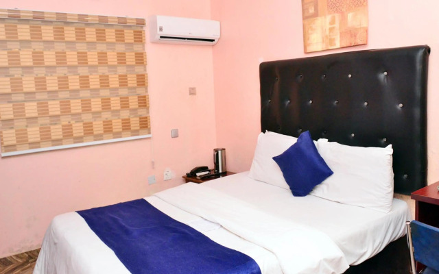 Stunning 3 Bedroom Apartments,Lekki Phase 2 & Hotels in Awoyaya