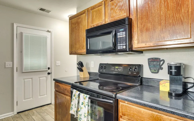 Charming North Charleston Townhome - Pets Welcome!
