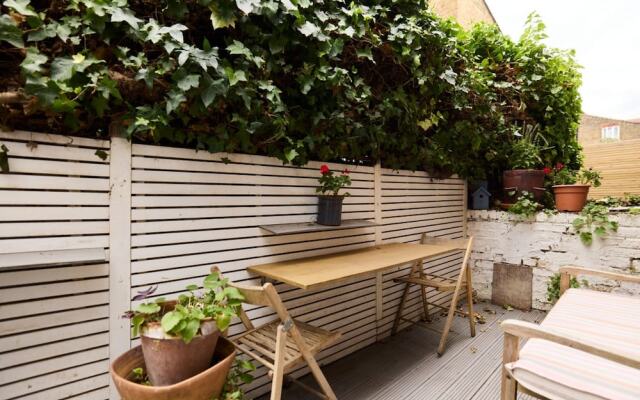 The Fulham Asylum - Modish 2bdr Flat With Patio