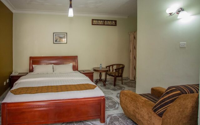 Tuzza Hotel
