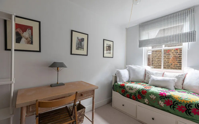 JOIVY Stylish 2-bed Flat w/ Terrace Near Battersea Park