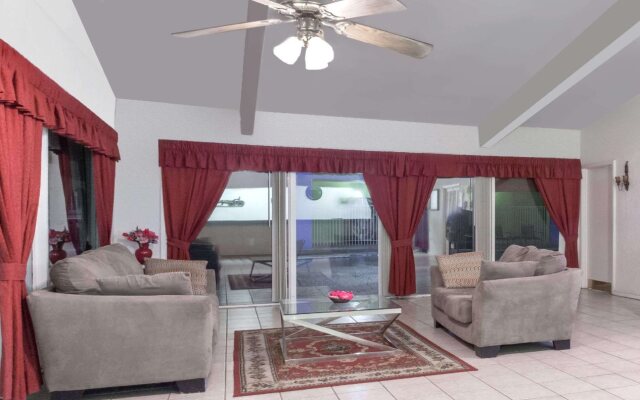 Days Inn by Wyndham San Antonio Lytle