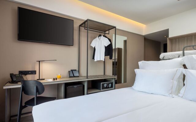Casual Kubic Athens Hotel
