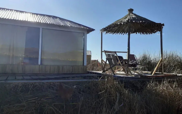 Uros Munay Wasi lodge