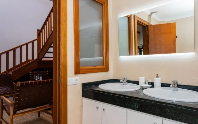 Inviting 4-bed Villa in Playa Blanca