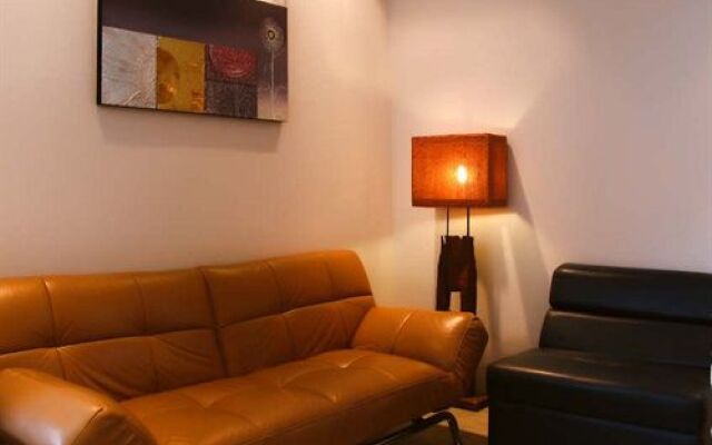 RoomQuest Pratunam Yesterday's Photo Hotel