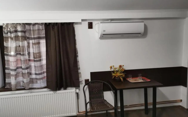 Joe Hostel
