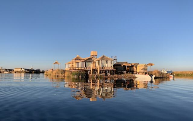 Uros Titicaca Lodge