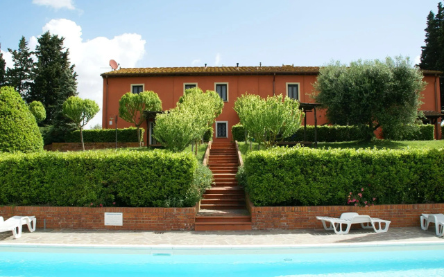 Spacious apartment furnished in Italian style in the hills