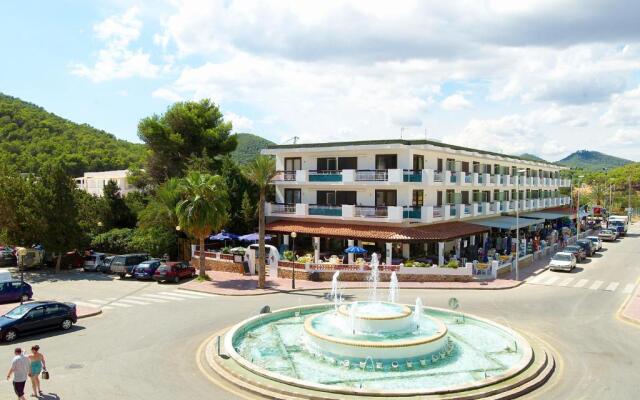 Apartamentos Cala LLonga Playa Ibiza