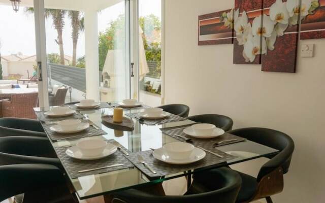 Laguna Sunrise by Ezoria Holiday Rentals