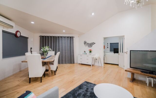 Windsor Park Spacious & Modern 3 bedrooms House