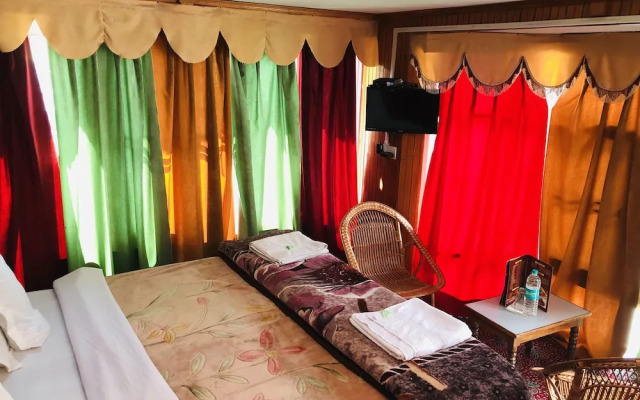 Hotel Glacier Heights