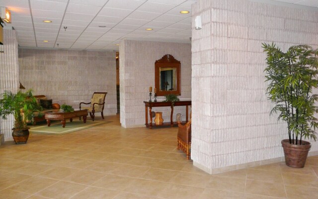 Ideal Beachfront Condo With Pool and two Balconies