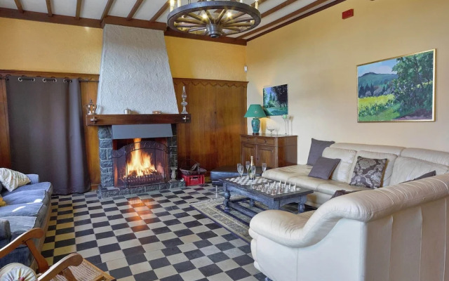 Spacious Holiday Home With Private Garden