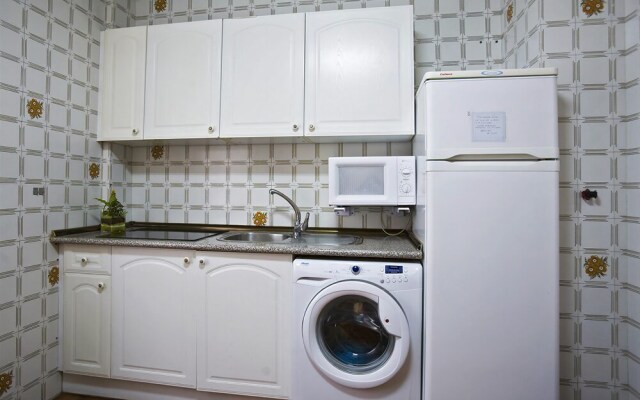 Pamplona 100489 3 Bedroom Apartment by Mo Rentals