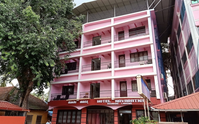 Spot On 45084 Hotel Navaratna Deluxe