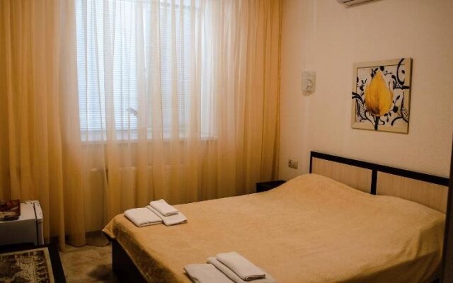 Breeze Hotel