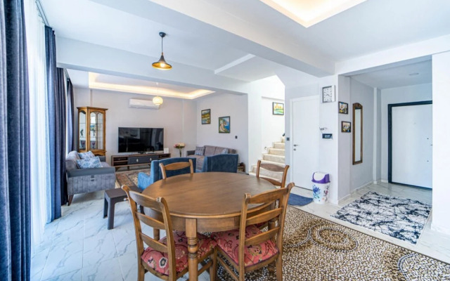 House With Private Pool and Backyard in Fethiye