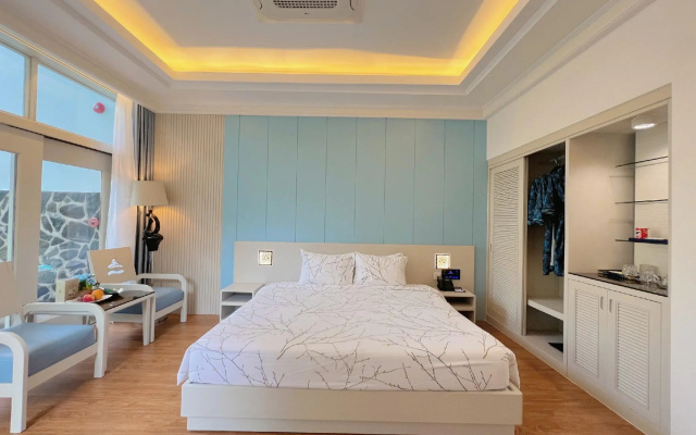 Carmelina Beach Resort