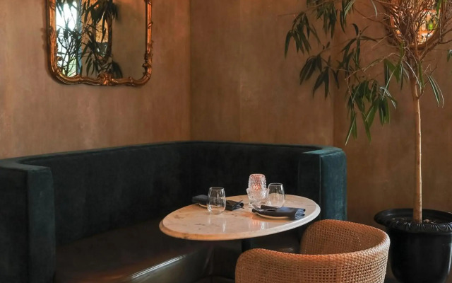 Porter Square Hotel