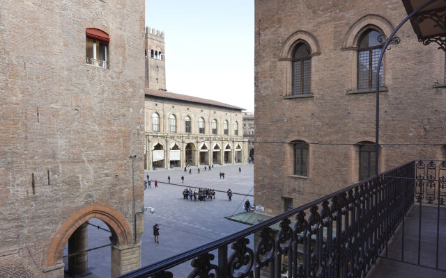 Casa Isolani Piazza Maggiore