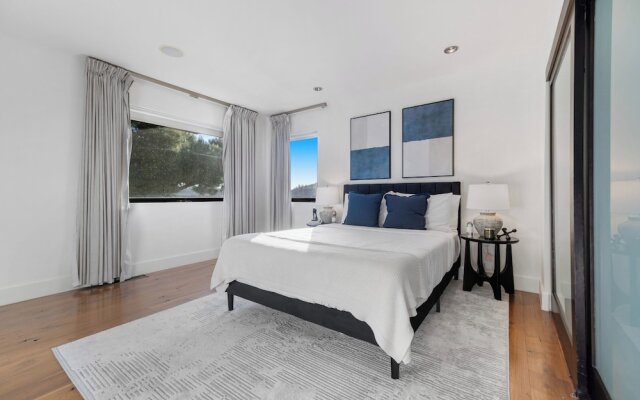 Summitridge - An Elegant Estate With Unobstructed City and Ocean Views