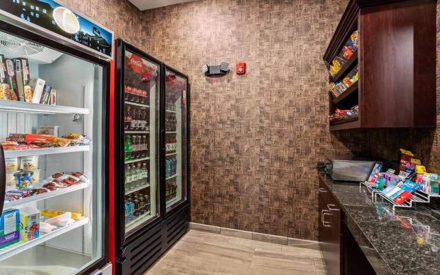 Cobblestone Hotel & Suites-Little Chute