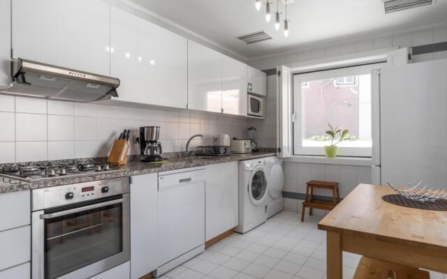 LV Premier Chiado CH1 Balcony Central Elevator