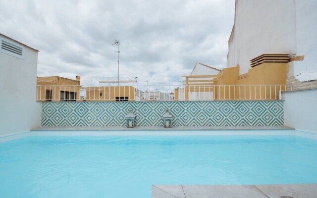 Sevilla Alquila Suites Plaza del Salvador con piscina climatizada