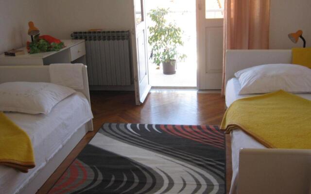 Apartments And Rooms Artemida