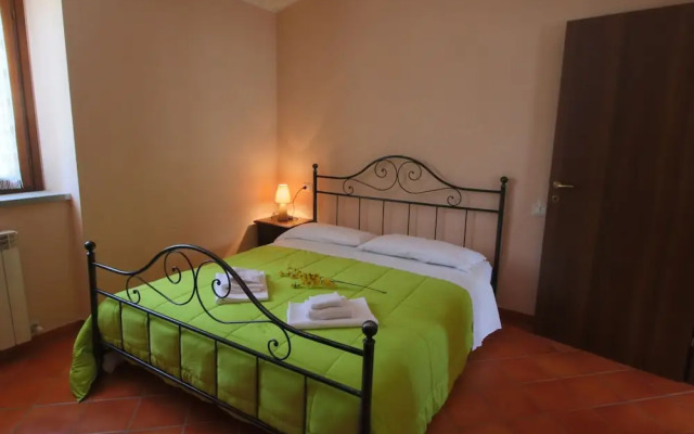 Villa ad Apecchio con Bosco