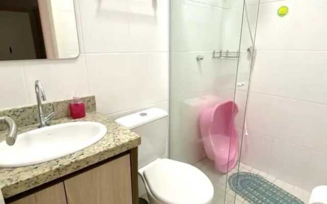 Apto novo e arejado com uma ampla sacada