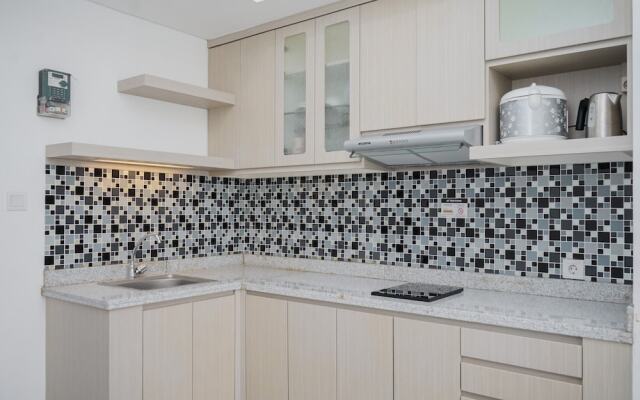 Modern Look And Comfy 2Br At Casa De Parco Apartment