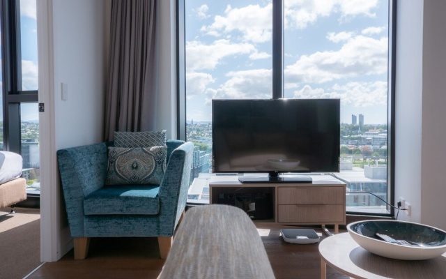 Stunning 2 Bedroom Apartment With City and Harbour Views in the CBD – Guest Rooms – Auckland